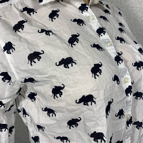 Ann Taylor All Over Elephant Print Button Up Shirt Womens S Novelty Preppy - Picture 3 of 6